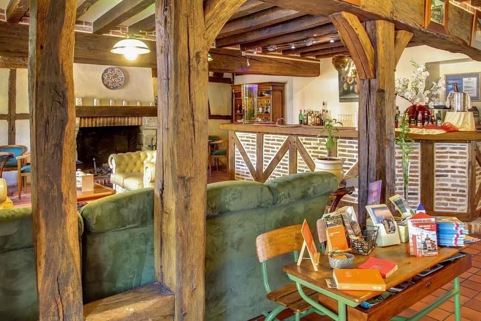 Auberge Du Cheval Blanc - Teritoria Selles-Saint-Denis Restoran fotoğraf